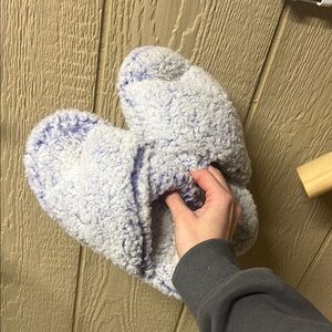Cozy Fuzzy Slippers - blue